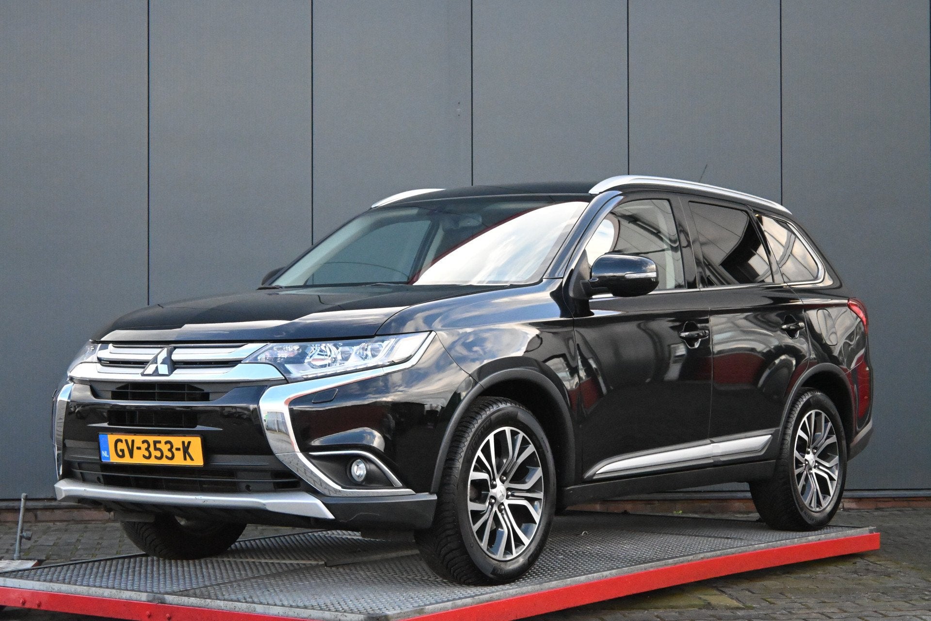 Mitsubishi Outlander 2.0 Executive Edition trekhaak 7 persoo, Auto's, 1998 cc, Stof, 4 cilinders, 150 pk