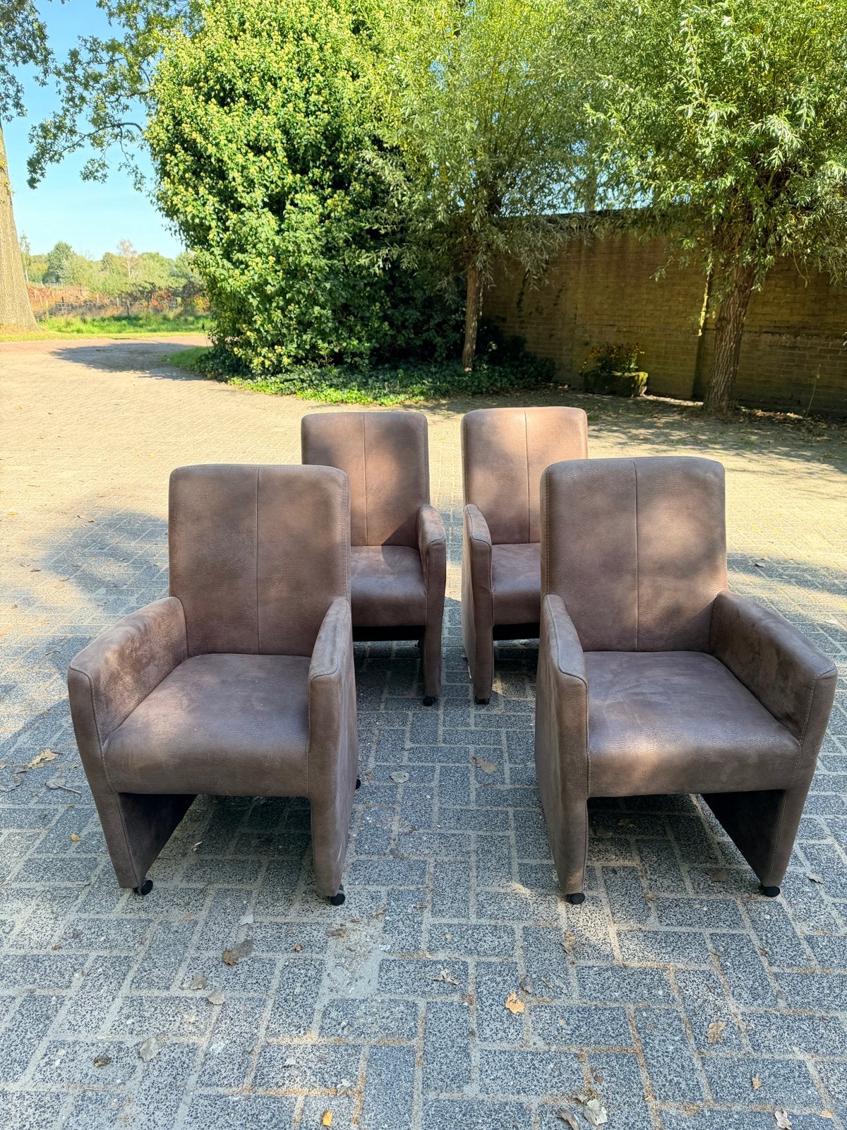 4x leren taupe eetkamerstoelen op wieltjes, Huis en Inrichting, Ophalen, Gebruikt, Bruin, .