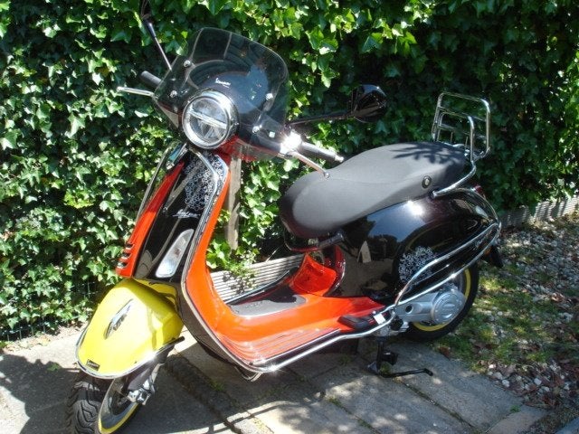 vespa primavera micky mouse, Ophalen, Overige modellen, Maximaal 45 km/u, Zo goed als nieuw