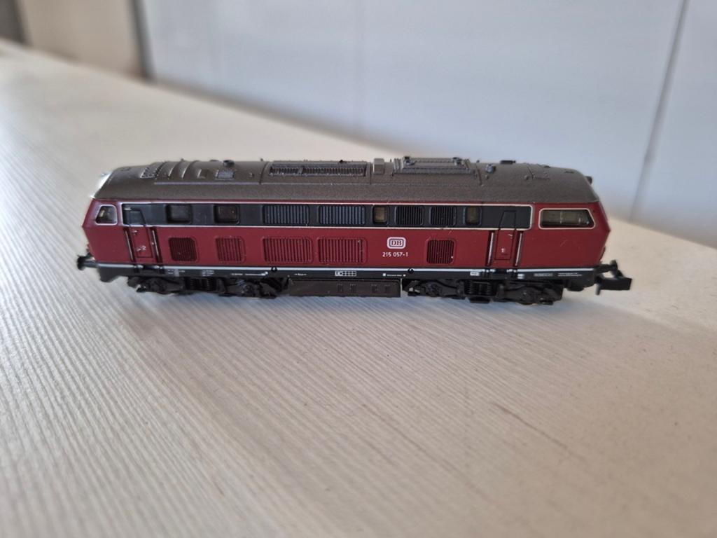 Roco N-spoor BR215 DB dieselloc 23220, Hobby en Vrije tijd, Modeltreinen | N-Spoor, Gebruikt, Ophalen of Verzenden, Roco, Gelijkstroom