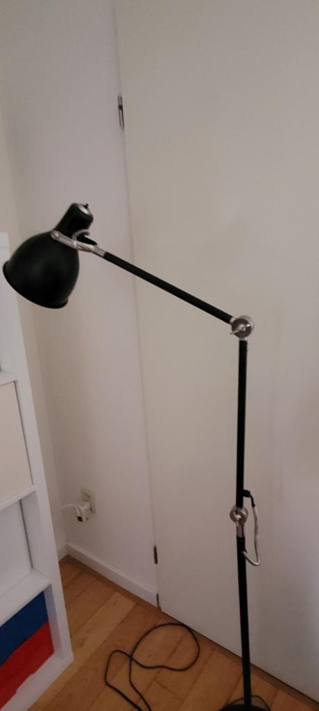 Mooie industriële vloerlamp Aröd zwart, Ophalen, Zo goed als nieuw, Metaal, Industriëel