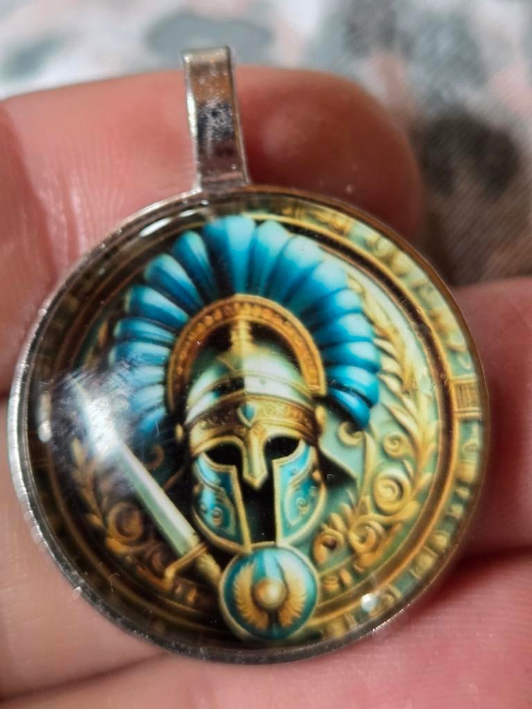 Glazen hanger met Spartaanse helm en zwaard, Overige voorstellingen, Nieuw, Ophalen of Verzenden, Glas of Kristal