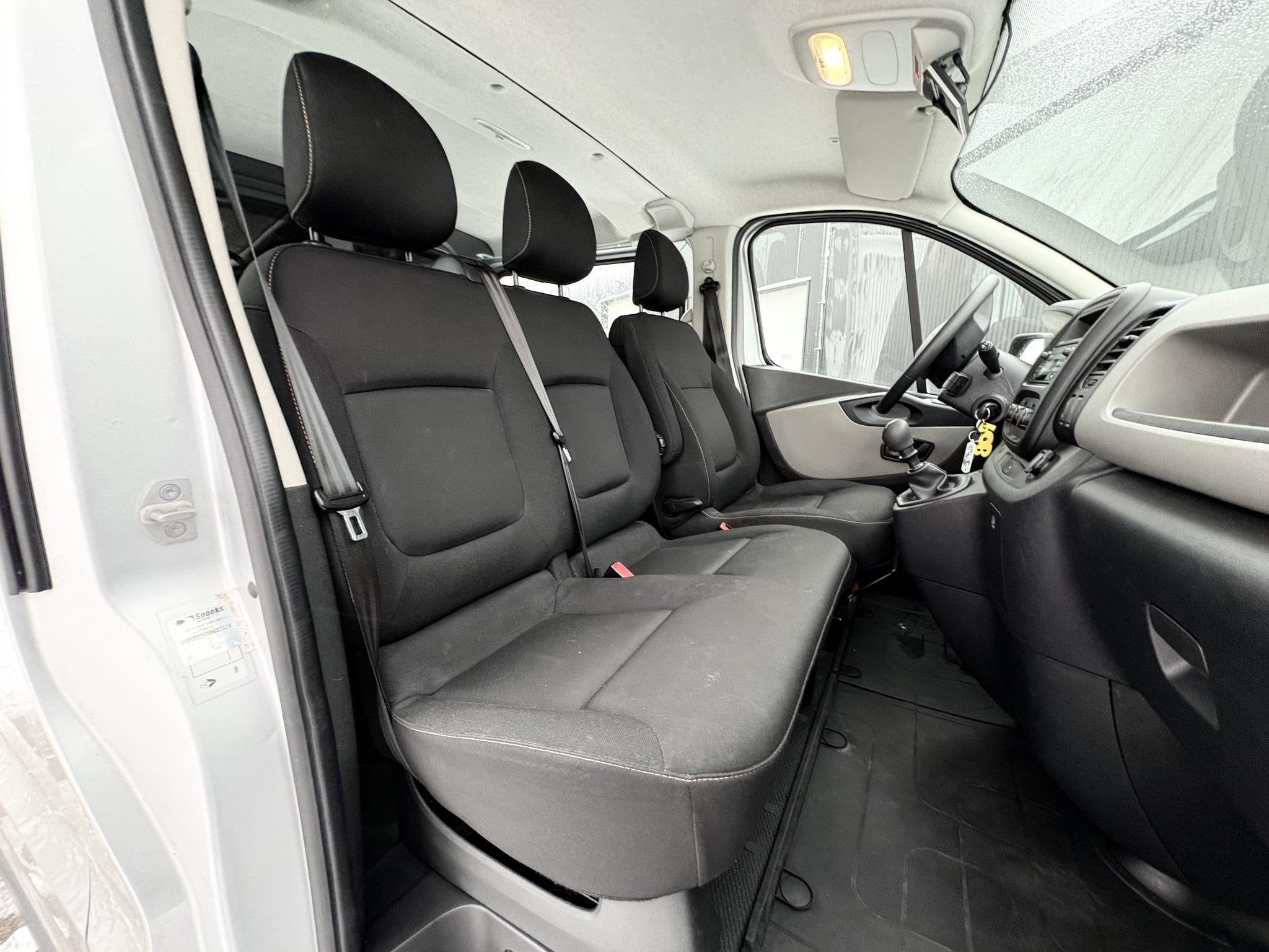 Renault Trafic 1.6 dCi T29 L2H1 DC Comfort | Marge | 6-perso, Voorwielaandrijving, Gebruikt, Euro 6, 4 cilinders