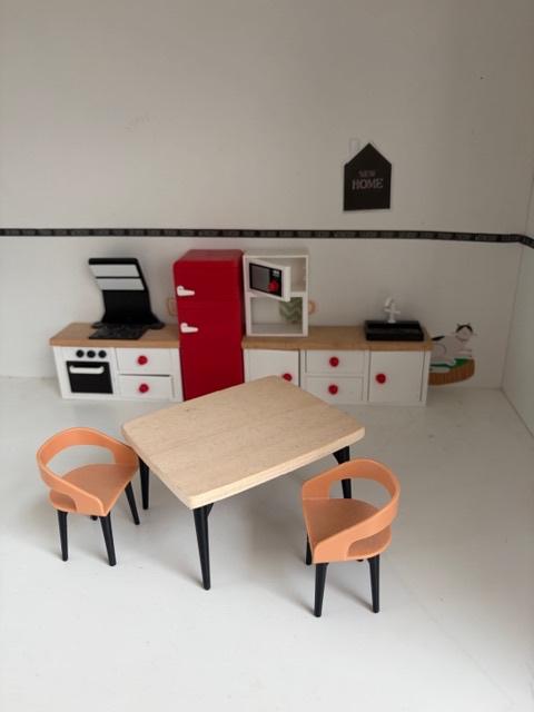 Poppenhuis meubels en sunny angels poppetjes, Kinderen en Baby's, Speelgoed | Poppenhuizen, Ophalen of Verzenden, Poppenhuis