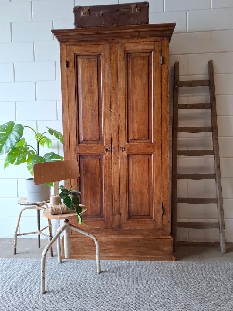 Vintage/Brocante houten kloosterkast, Antieke kast, Ophalen