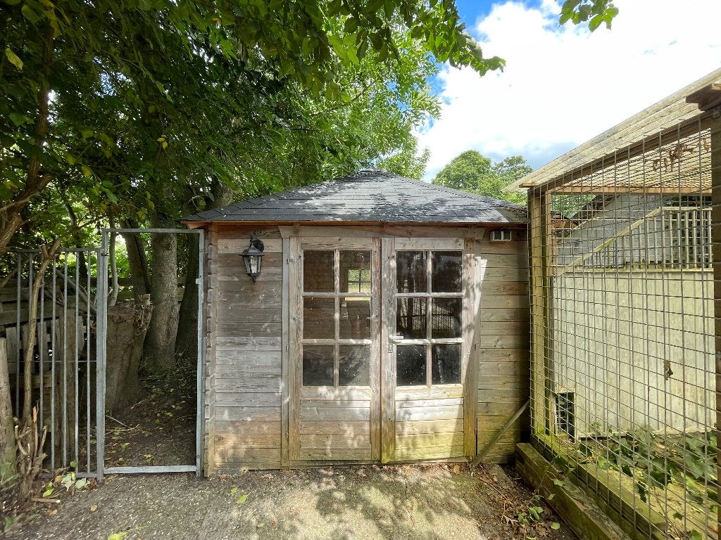 Houten schuur / blokhut, Tuin en Terras, Tuinhuizen, Ophalen, 250 tot 500 cm, Blokhut, 2 ramen