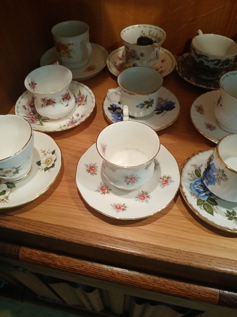 Kop en schotels royal albert, Klassiek, Ophalen of Verzenden, Zo goed als nieuw, Kop(pen) en/of Schotel(s)