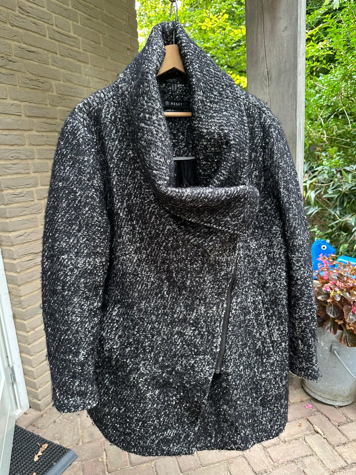 Reset Dames Jas Zwart/Wit Bouclé Maat 46 Gratis op te halen!, Ophalen, Gedragen, Maat 46/48 (XL) of groter, Zwart