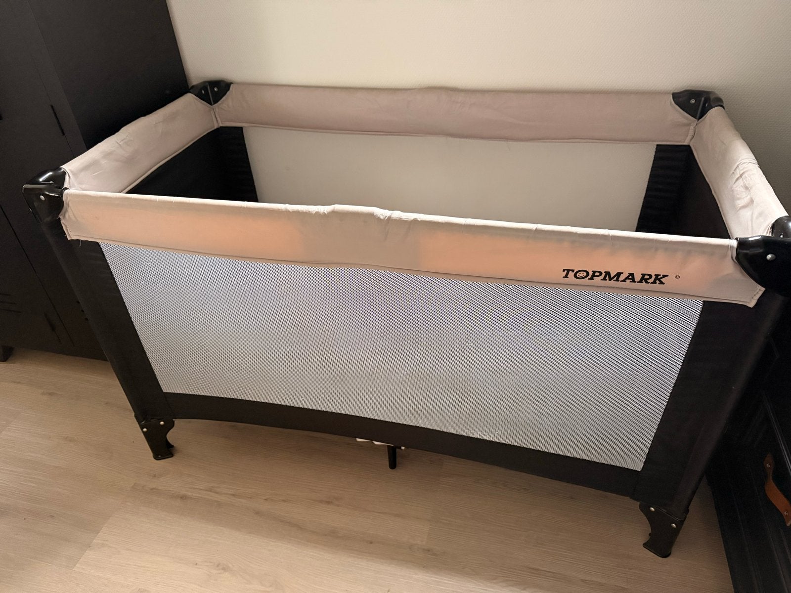 Topmark campingbedje beige/zwart met extra dik matras, Kinderen en Baby's, Ophalen, 70 tot 85 cm, Zo goed als nieuw, Minder dan 140 cm