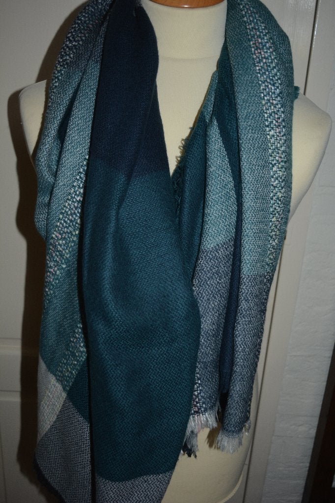 zeer ruime vierkante ruit omslagdoek/shawl, Kleding | Dames, Maat 46/48 (XL) of groter, Ophalen of Verzenden, Sjaal, Onbekend