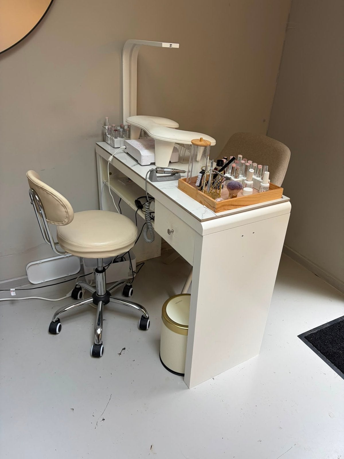 Manicuretafel met afzuiging en kruk, Werkplek, Ophalen, Gebruikt, Bureau