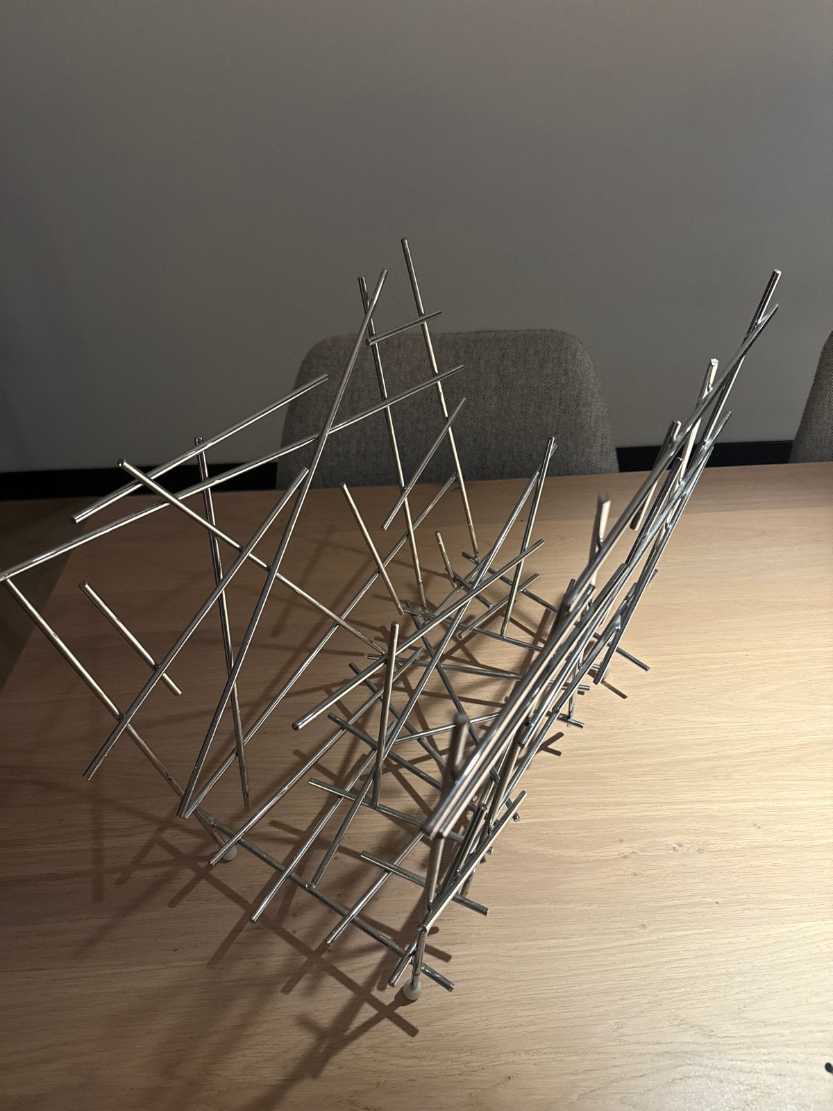 Moderne metalen lectuurbak/krantenbak van Alessi, Metaal, Modern, Lectuurbak, Ophalen of Verzenden