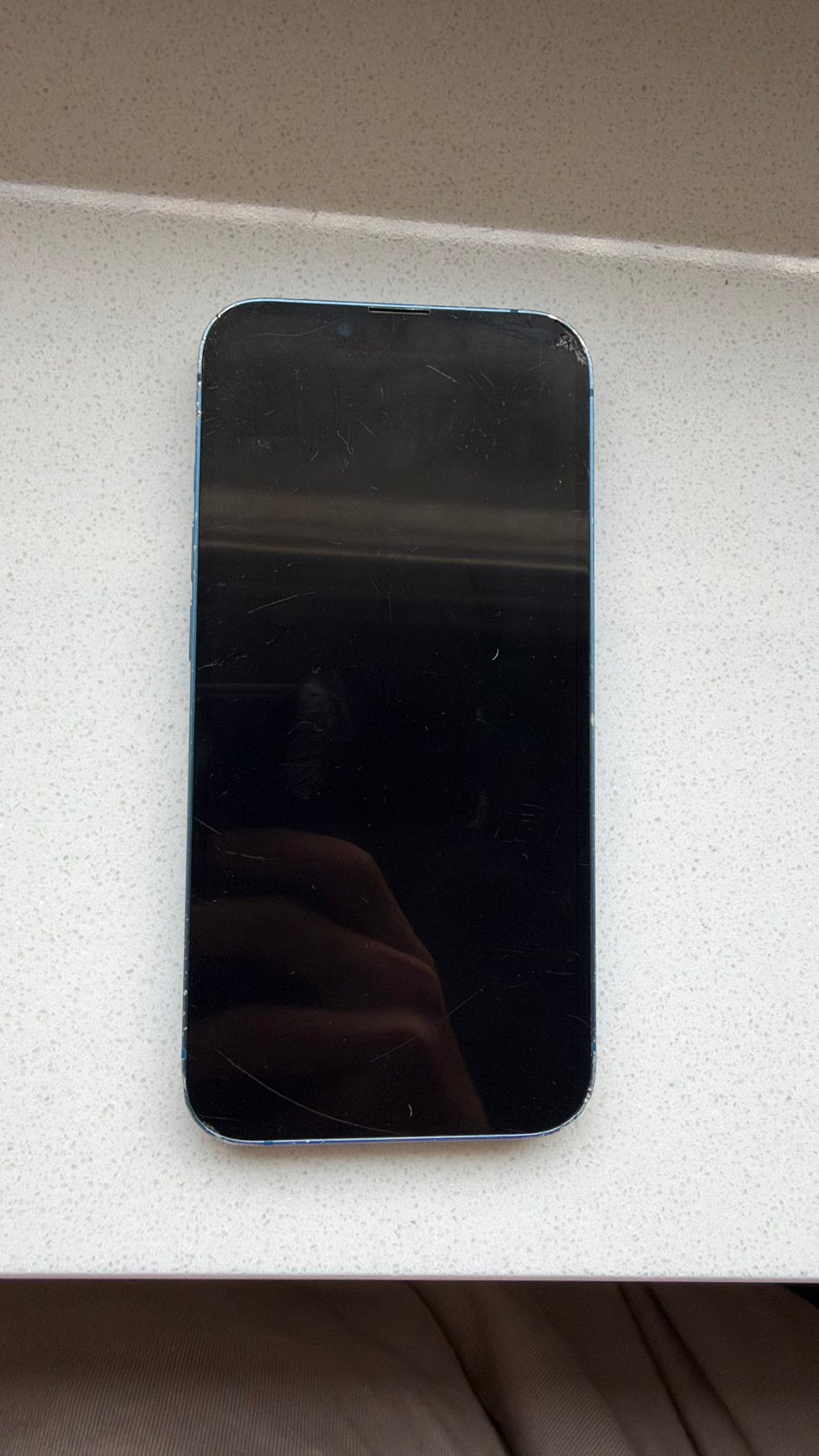 iPhone 13 128GB – batterij 66% scherm+zijkant beetje schade