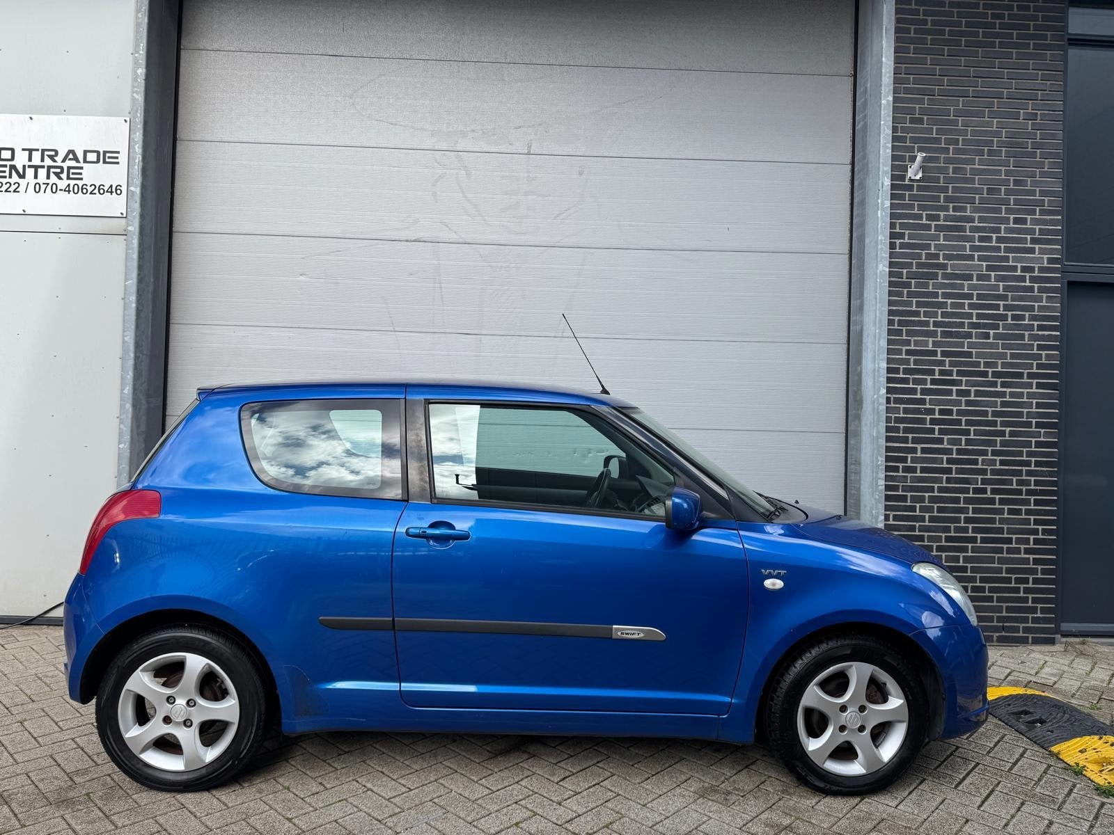 Suzuki Swift 1.5 Exclusive [Keyless | Airco | Dealer onderho, Auto's, Voorwielaandrijving, Dealer onderhouden, Zwart, 4 cilinders