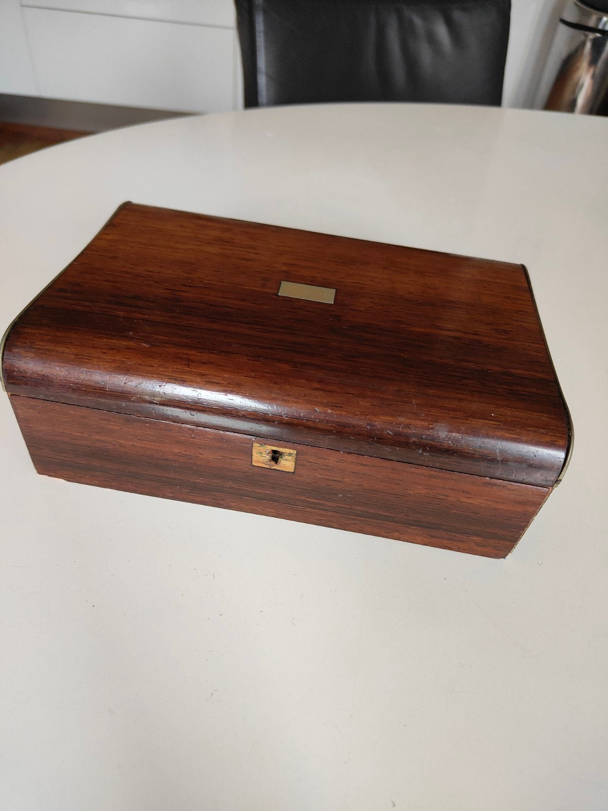 Antieke houten doos met messing accenten, Ophalen of Verzenden