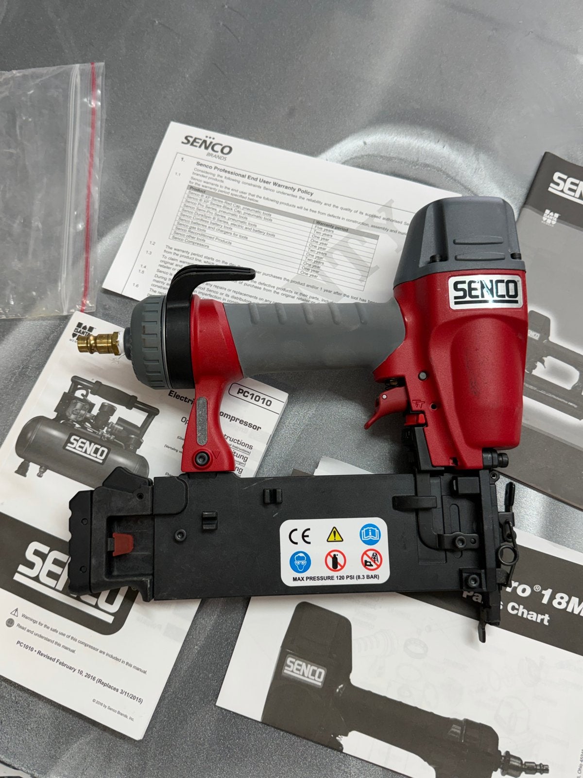 Senco PC1010 Compressor met FinishPro 18Mg tacker kit, Doe-het-zelf en Verbouw, Compressors, Ophalen, 6 tot 10 bar, Zo goed als nieuw