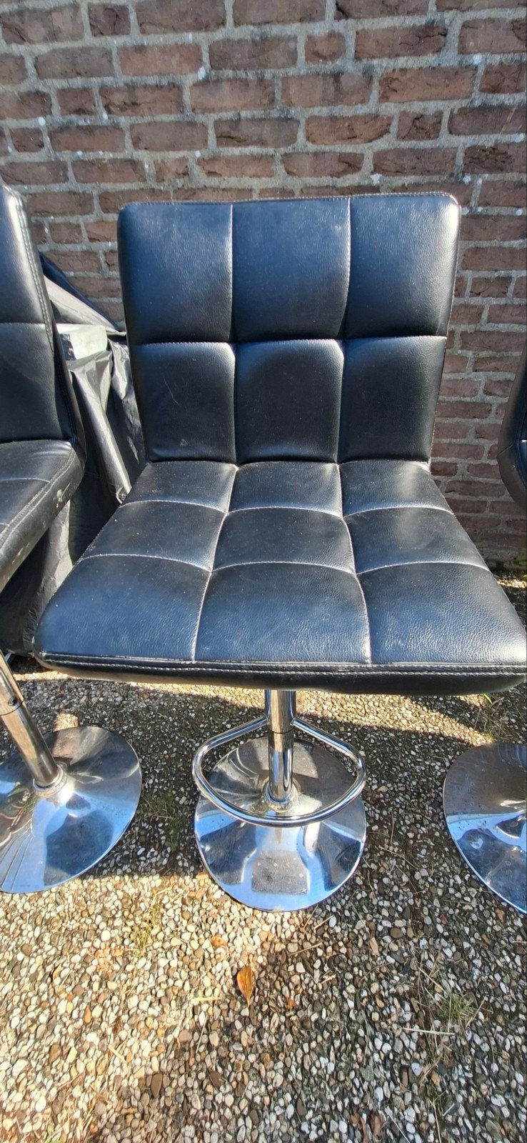Zwarte barkrukken met rugleuning en voetsteun, Gebruikt, Ophalen of Verzenden, 90 cm of meer, In hoogte verstelbaar