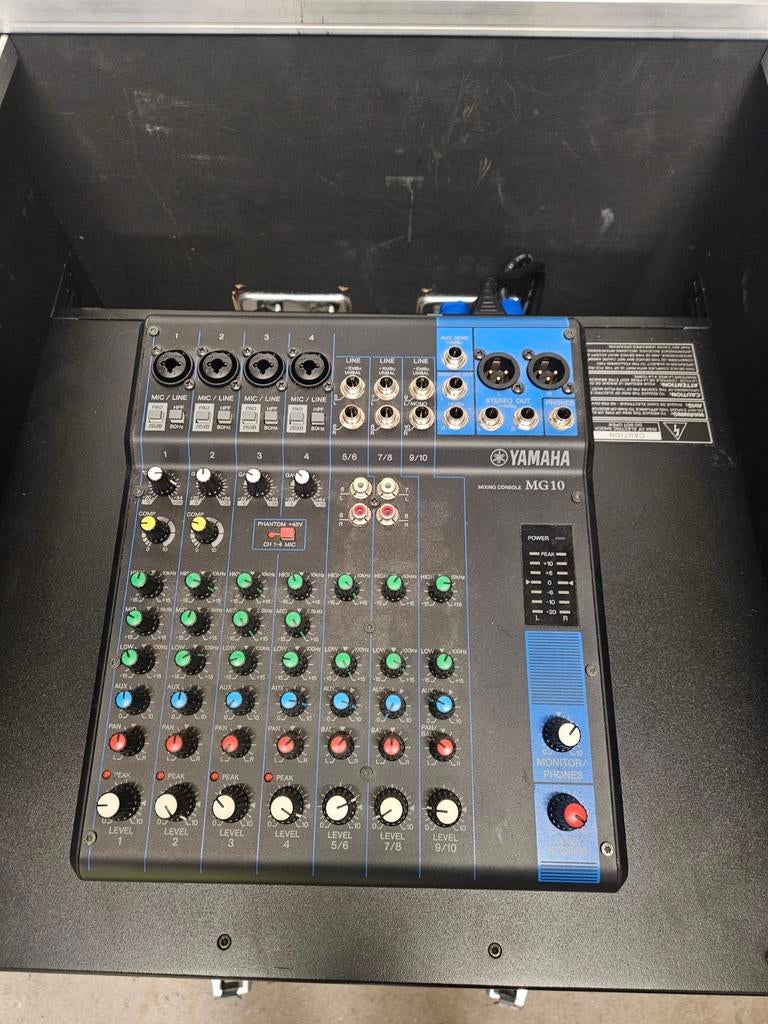Yamaha mg10 mengpaneel, Muziek en Instrumenten, Ophalen, Zo goed als nieuw, 20 kanalen of meer