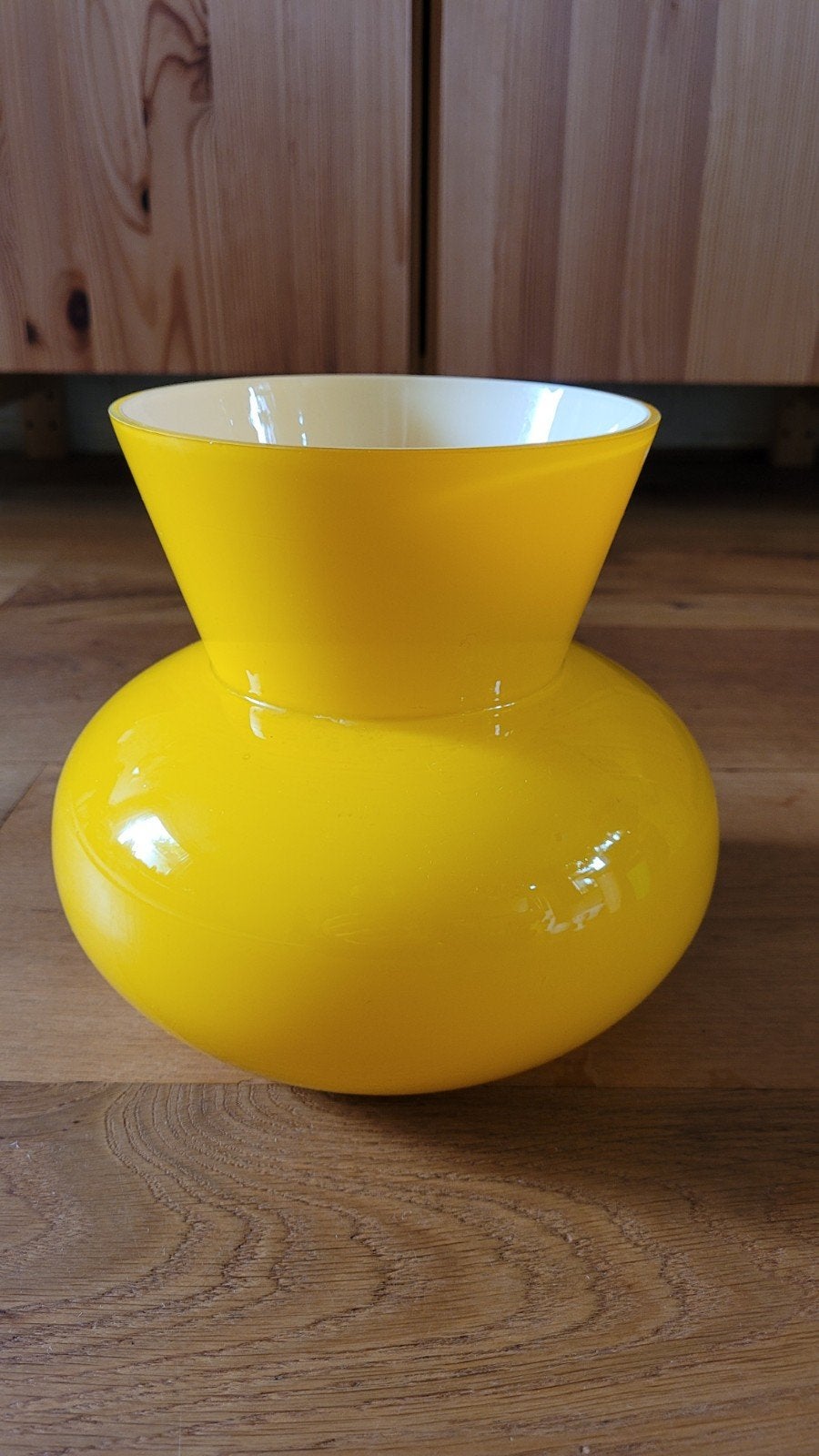 Grote gele vaas van glas, Huis en Inrichting, Woonaccessoires | Vazen, Ophalen, Zo goed als nieuw, Geel, Glas