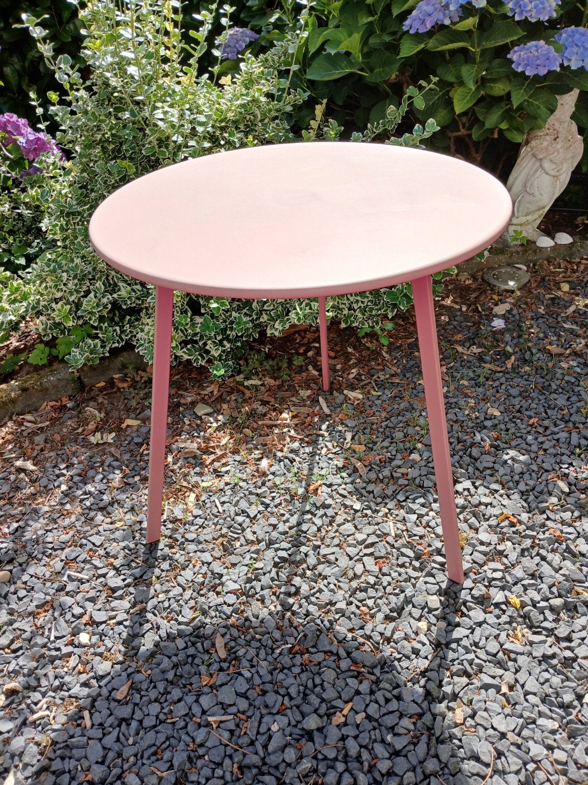 Lichtroze bijzettafel, Tuin en Terras, Ophalen, Zo goed als nieuw