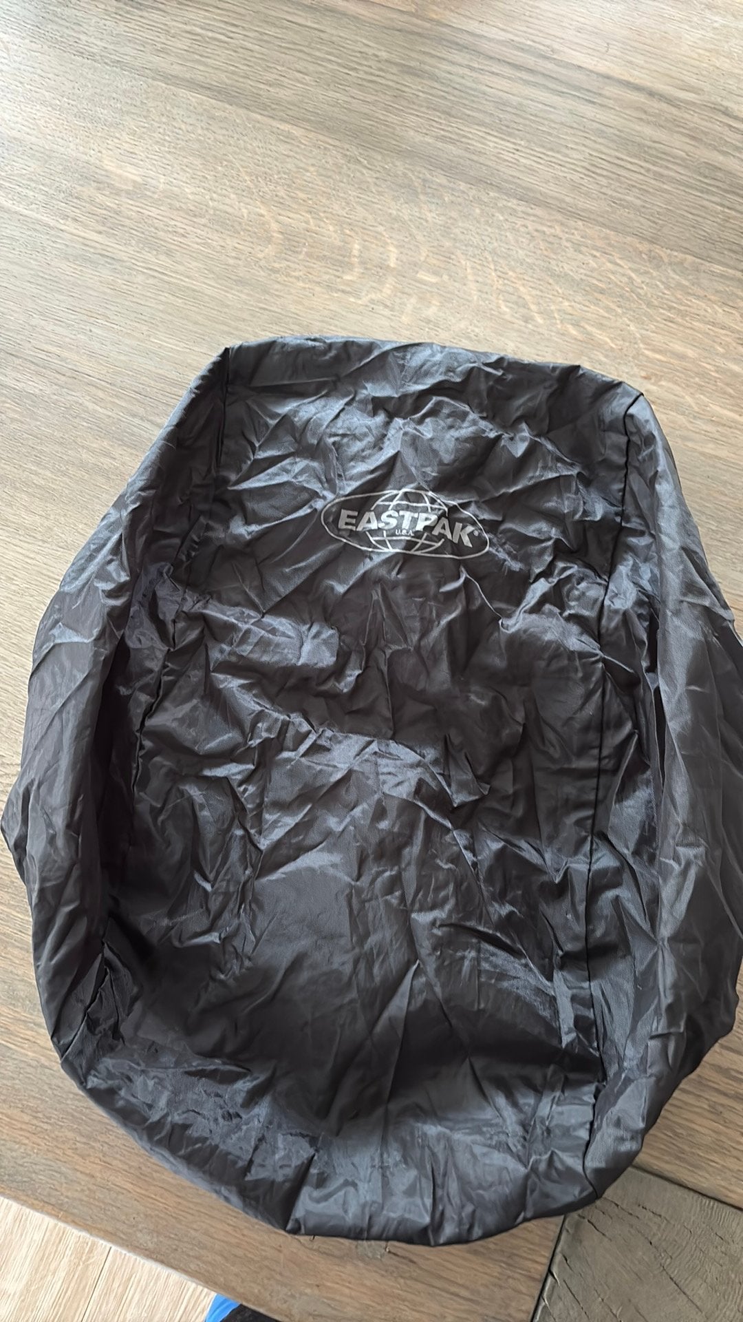 Regenhoes eastpak, Ophalen, Zo goed als nieuw
