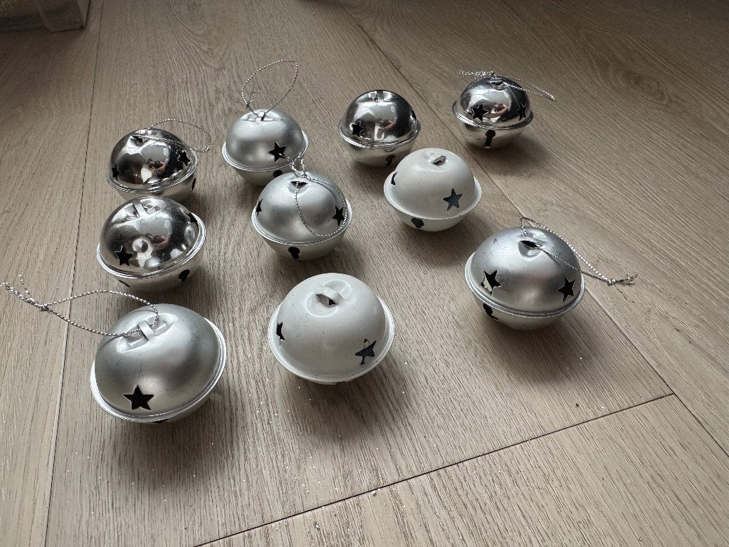 10x belletje, zilver en wit, 5cm, Ophalen of Verzenden, Zo goed als nieuw