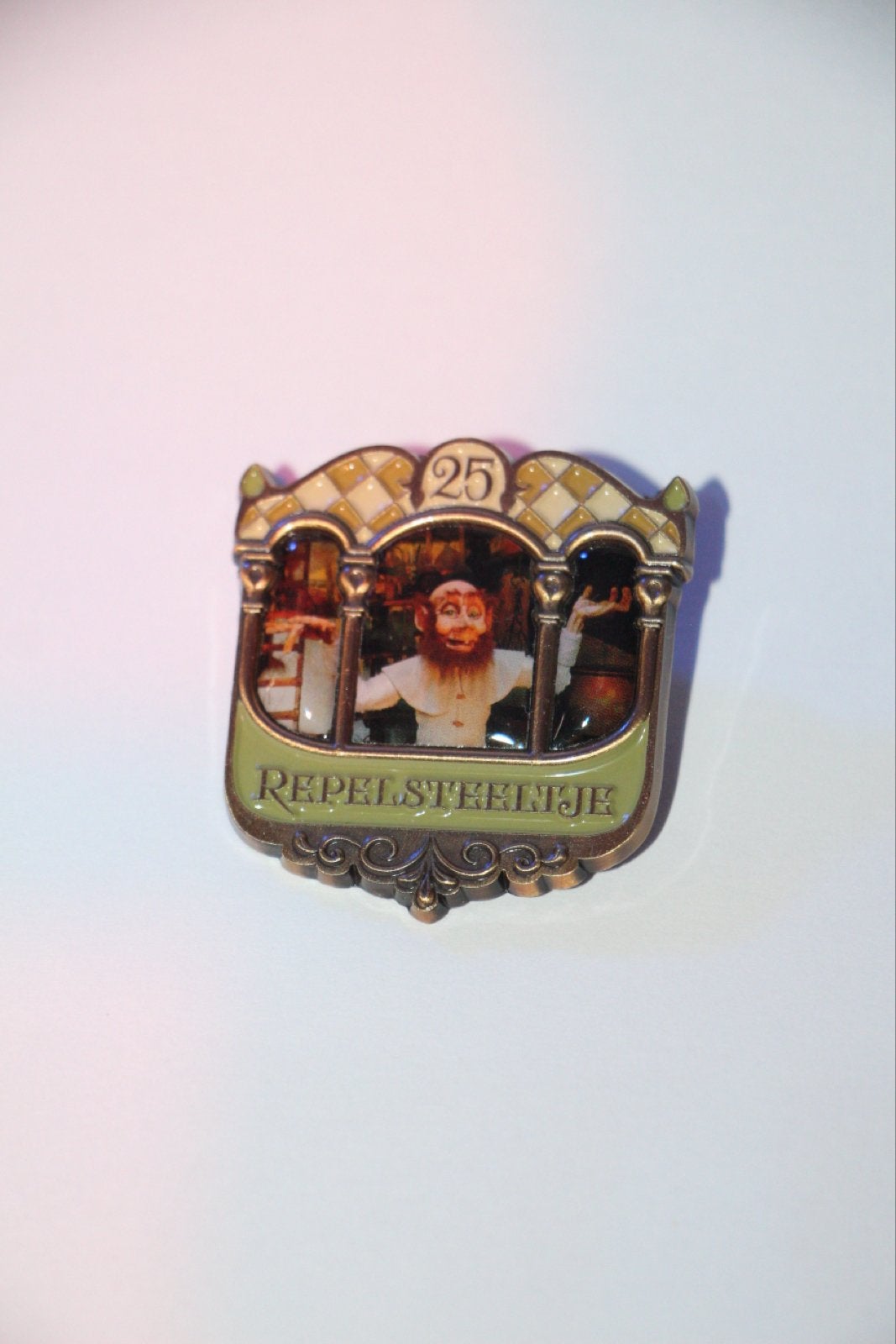 Efteling pin 25 jaar Repelsteeltje, Verzenden, Zo goed als nieuw, Button of Speldje