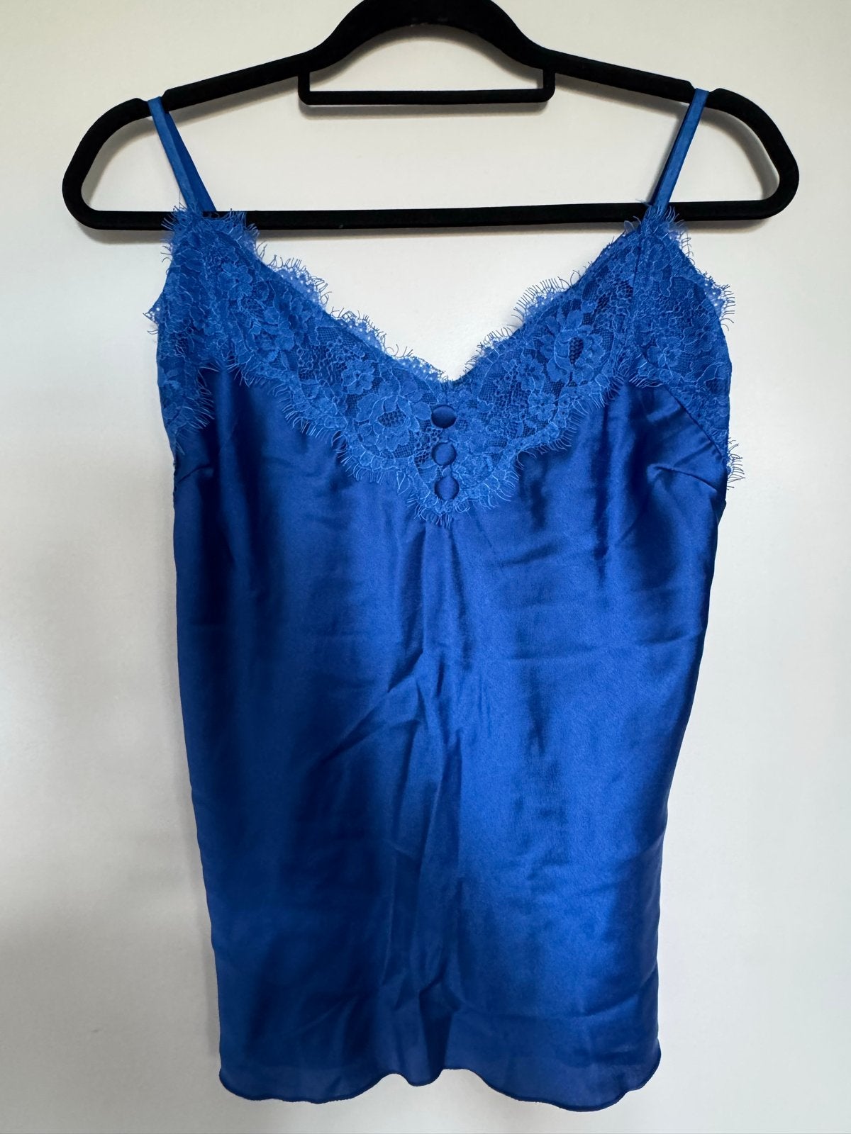 Satijnen top met kant en knoopjes, Blauw, Zo goed als nieuw, Zonder mouw, Ophalen