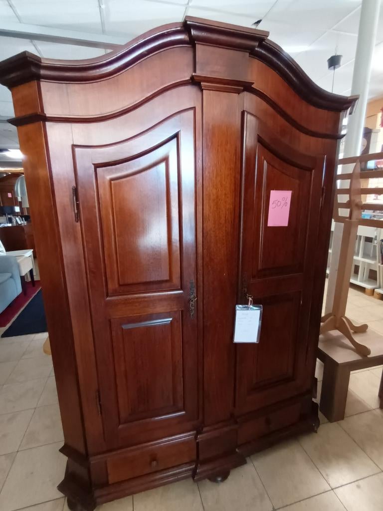 Mooie Grote Antieke Kast. (Beschadigd), Ophalen