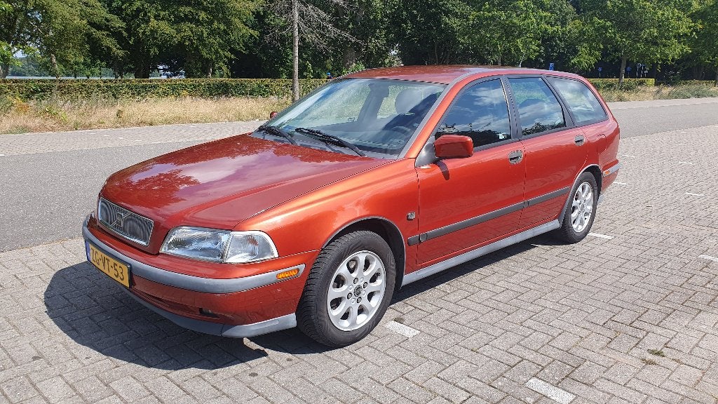 Volvo V40 1.8 1999 Bruin, Auto's, Volvo, Voorwielaandrijving, 4 cilinders, Bruin, Origineel Nederlands