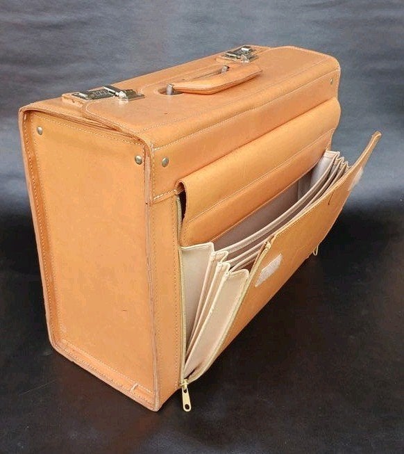 vintage pilotenkoffer / aktetas  / dokterskoffe / leerkracht, Gebruikt, Slot, Ophalen of Verzenden, Minder dan 35 cm
