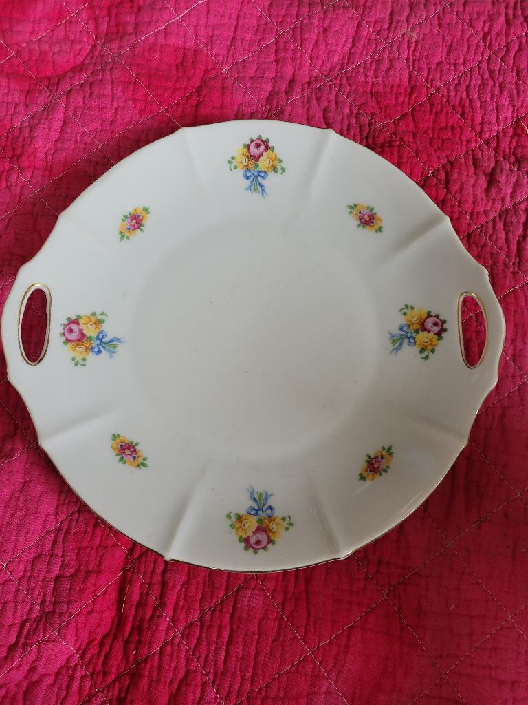 Mooie serveerschaal met bloemetjes, Ophalen of Verzenden, Overige stijlen, Porselein, Schaal of Schalen