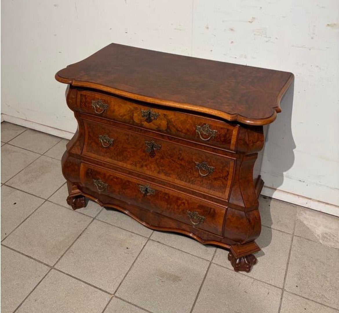 Wortelnoten drie laden commode blikvanger klassiek antiek, Antiek en Kunst, Ophalen