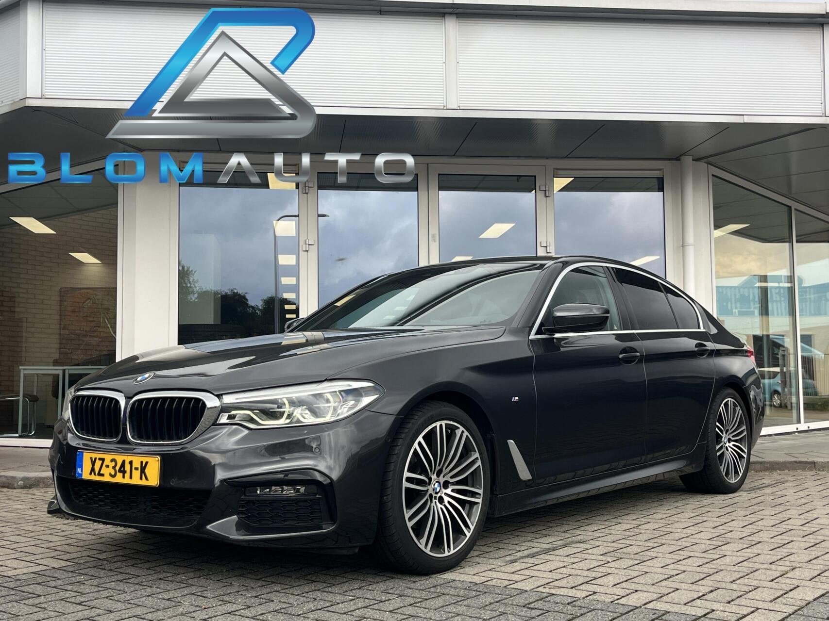BMW 5-serie 520i M-SPORT NL AUTO NAPPA+MEMORY+19INCH NL AUTO, Auto's, Automaat, 1998 cc, Achterwielaandrijving, Gebruikt