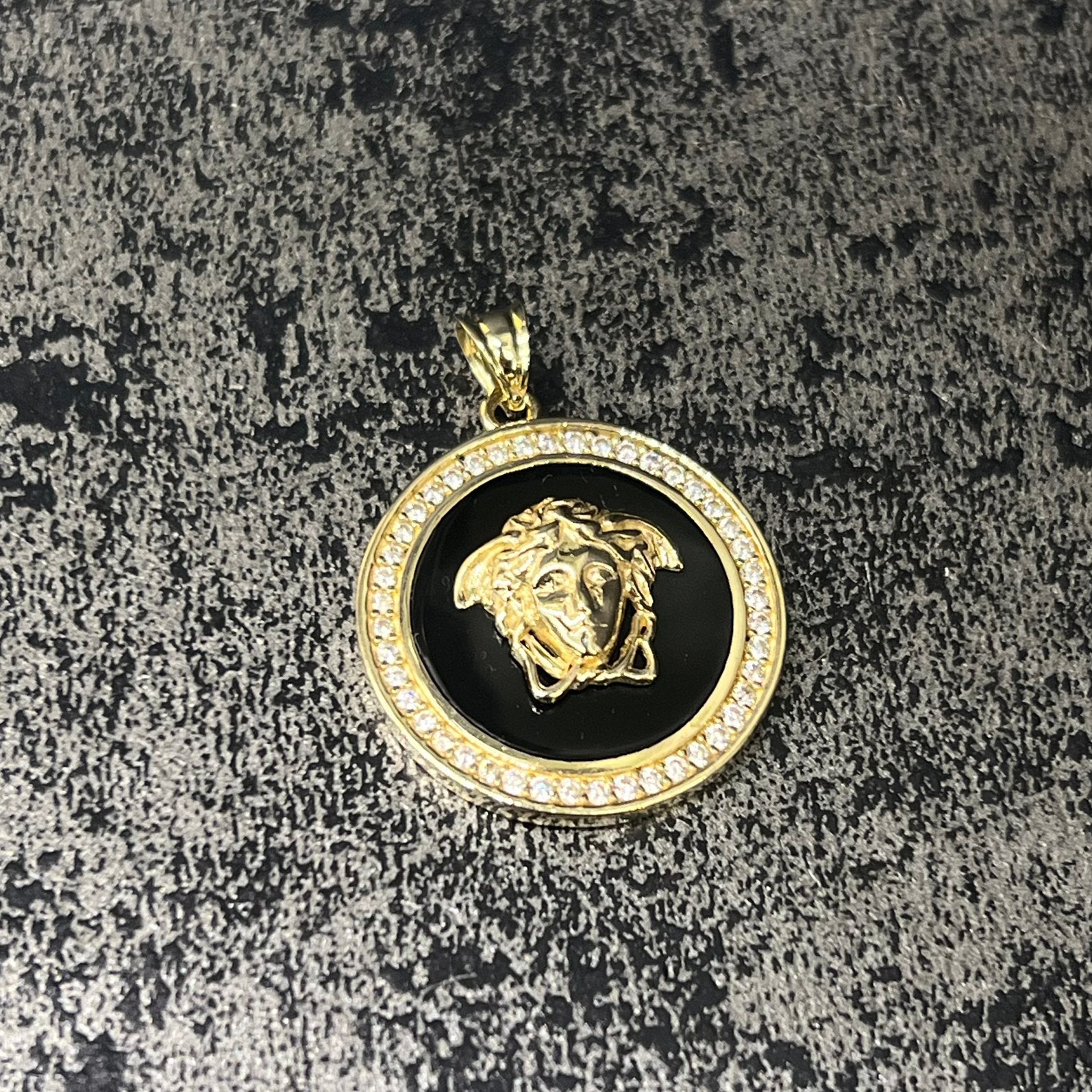 14 karaat gouden hanger versace model kettinghanger, Ophalen of Verzenden, Nieuw, Goud, Kruis of Symbool