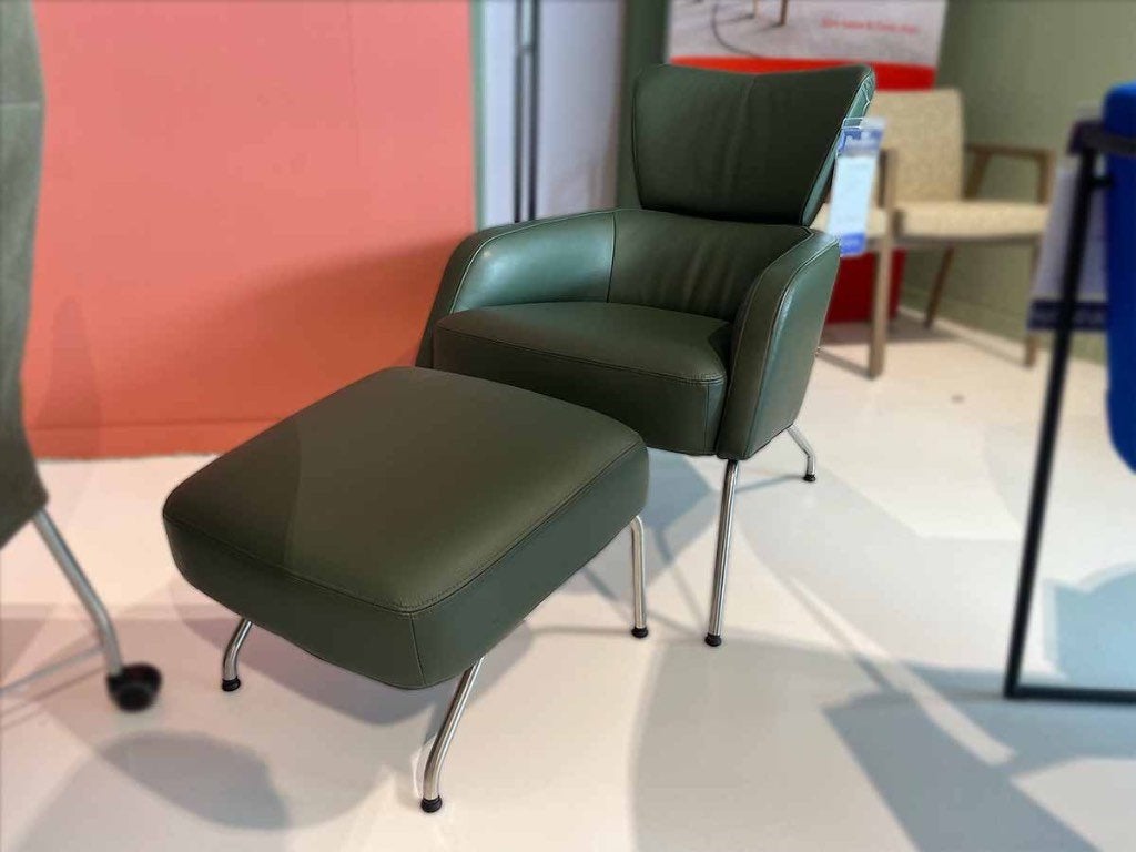 Harvink Clip fauteuil + hocker – showroommodel, Huis en Inrichting, Fauteuils, Ophalen of Verzenden, Zo goed als nieuw, 50 tot 75 cm
