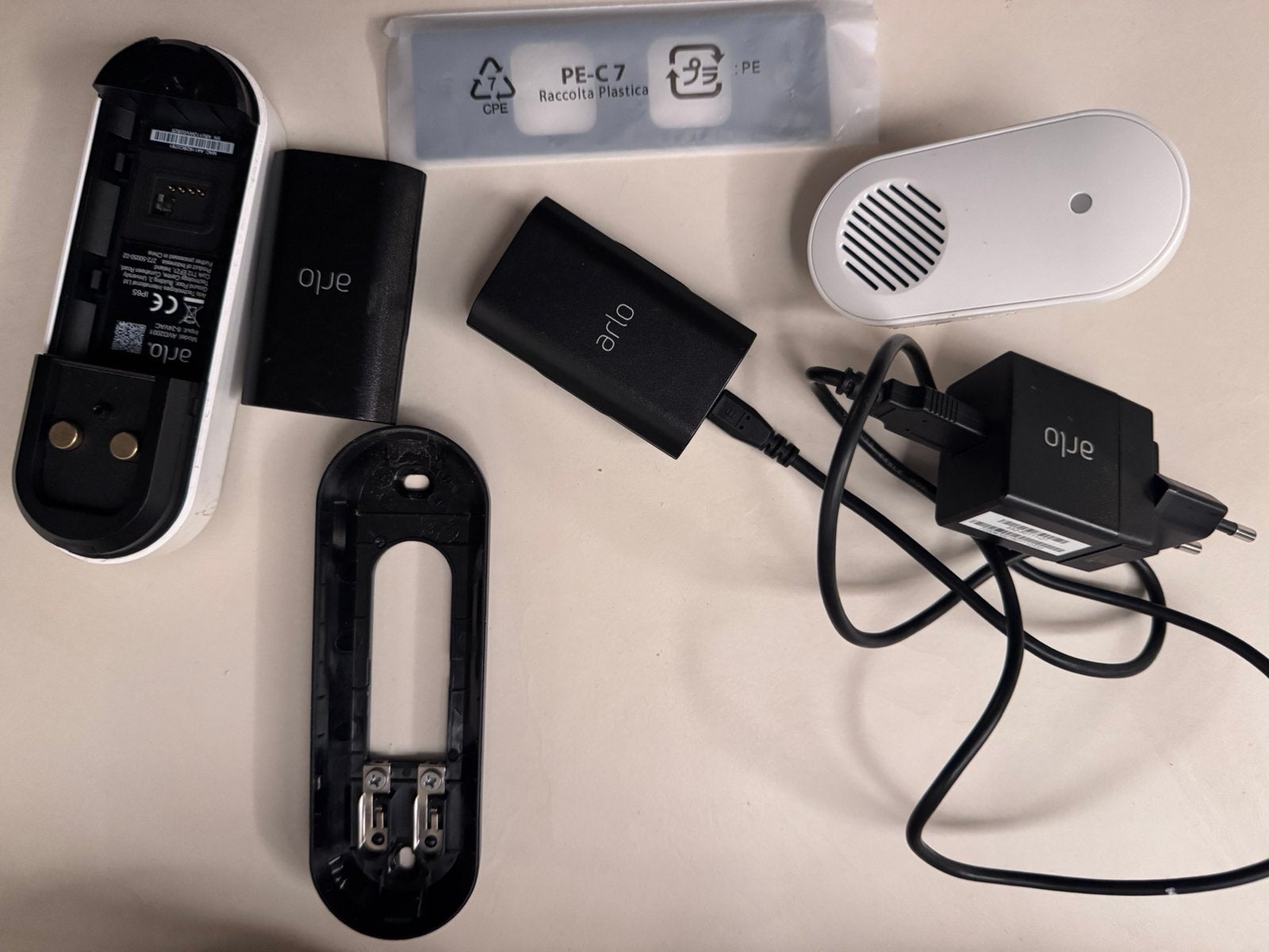 Arlo Essential draadloze Deurbel wit/zwart incl chime en bat, Ophalen of Verzenden, Bewegingsdetectiesensor, Zo goed als nieuw