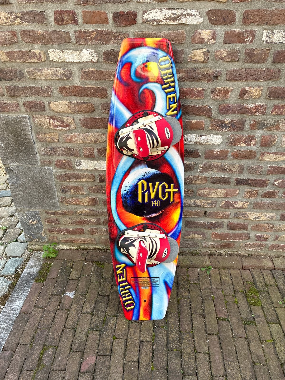 O'Brien Pivot 140 Wakeboard met bindingen, Watersport en Boten, Ophalen of Verzenden, Gebruikt, Board en Schoenen