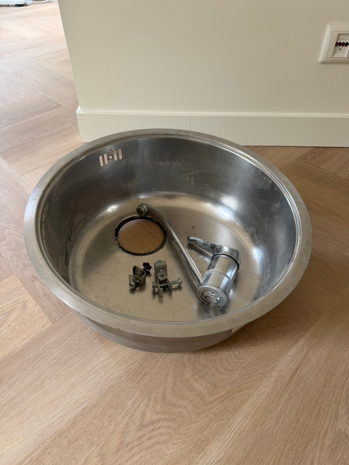Spoelbak met kraan voor werkplaats of schuur, Ophalen, Zilver, Metaal, Overige typen