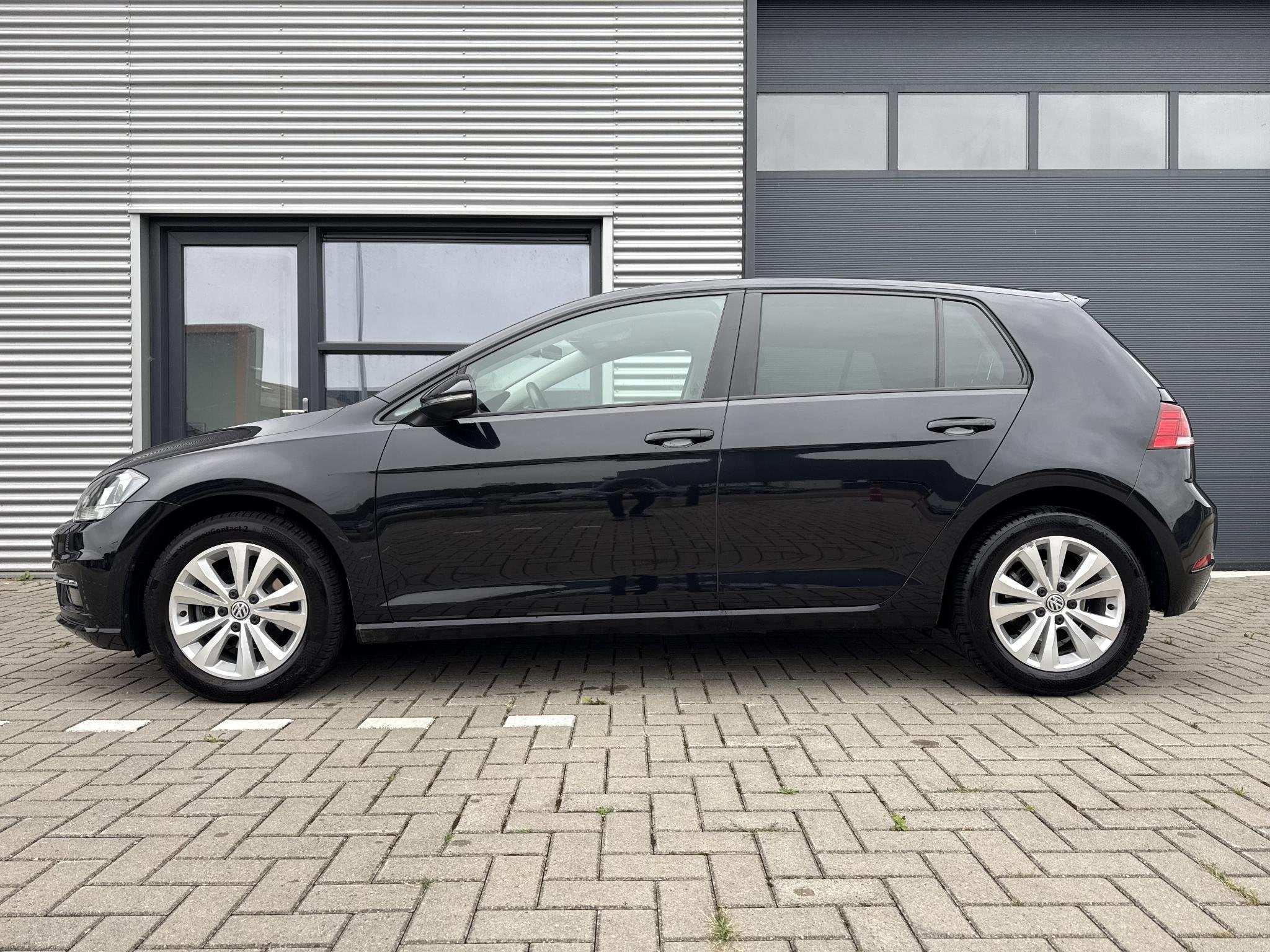 Volkswagen Golf 1.0 TSI Comfortline ✓Navigatie ✓Apple Ca, Auto's, Volkswagen, Stof, Gebruikt, Met garantie (alle), Automatische klimaatregeling