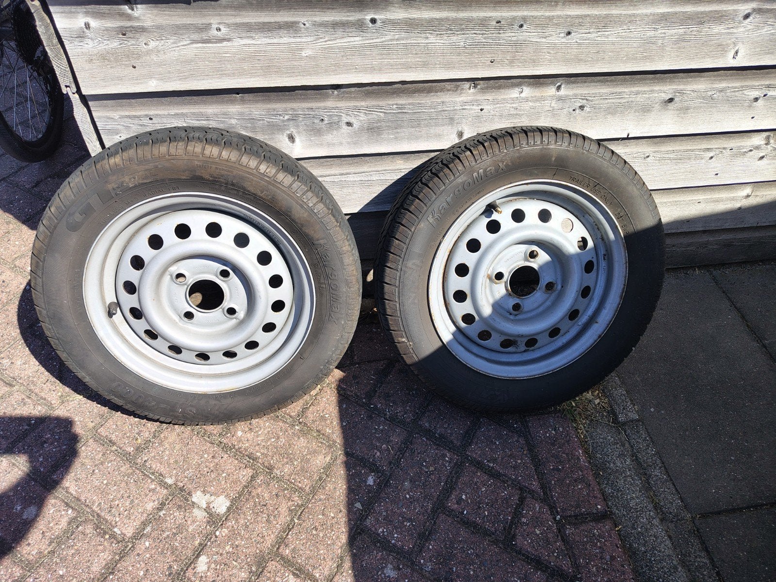 2 stuks ST-4000 145/70R13 78N banden op stalen velgen, Auto-onderdelen, Banden en Velgen, Gebruikt, Banden en Velgen, Zomerbanden