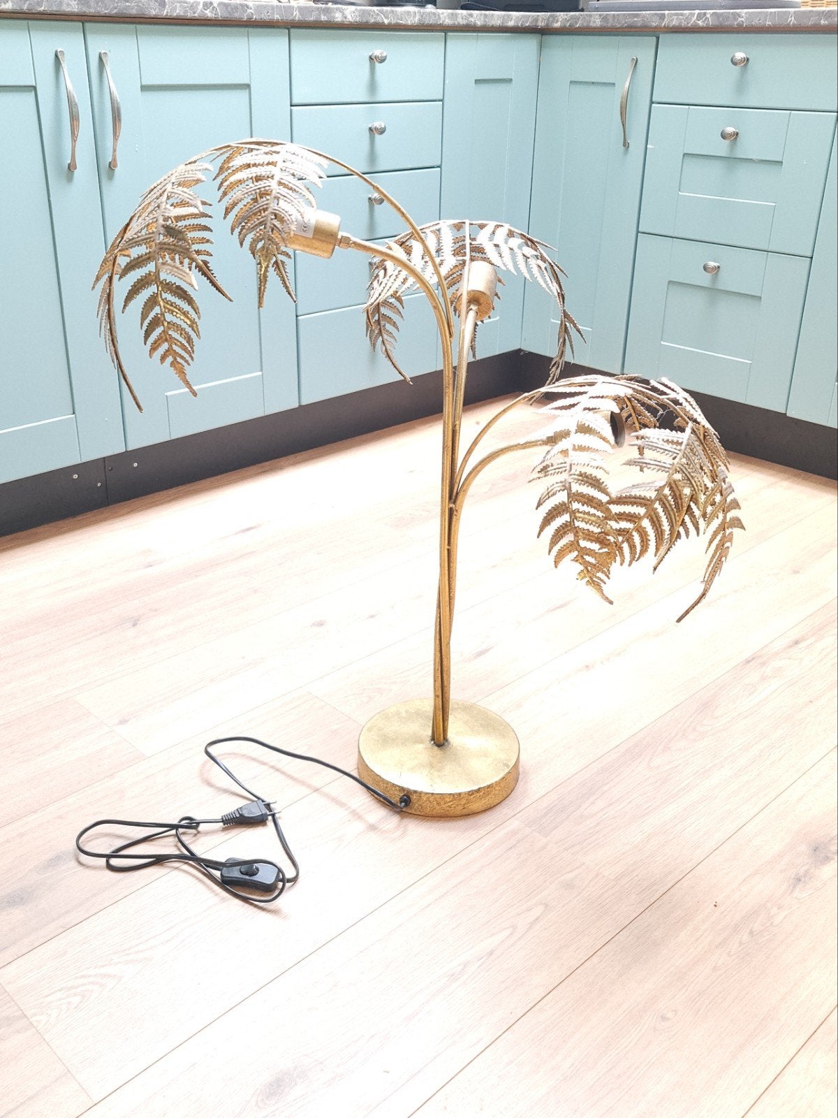 Gouden tafellamp met varenbladeren, 75 cm hoog, Ophalen, Gebruikt, Goud, Met schakelaar