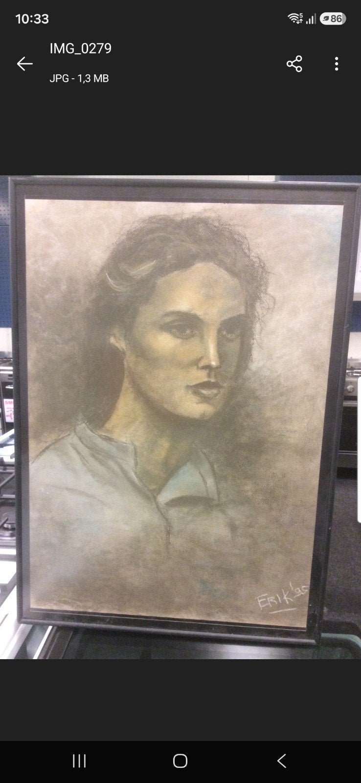 Houtskooltekening van een vrouw, gesigneerd 'Erik'95', Antiek en Kunst, Ophalen of Verzenden, Tekening, Houtskooltekening, Gesigneerd