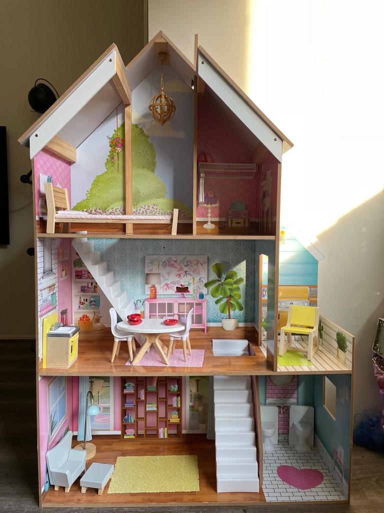 Kidkraft Poppenhuis Compleet met Familie & Meubels, Kinderen en Baby's, Speelgoed | Poppenhuizen, Ophalen of Verzenden, Zo goed als nieuw
