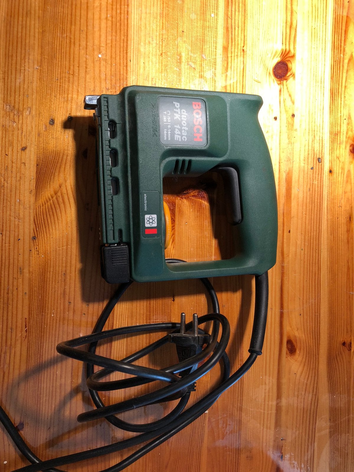 Elektrische nietmachine tacker nietpistool Bosch, Ophalen of Verzenden, Zo goed als nieuw