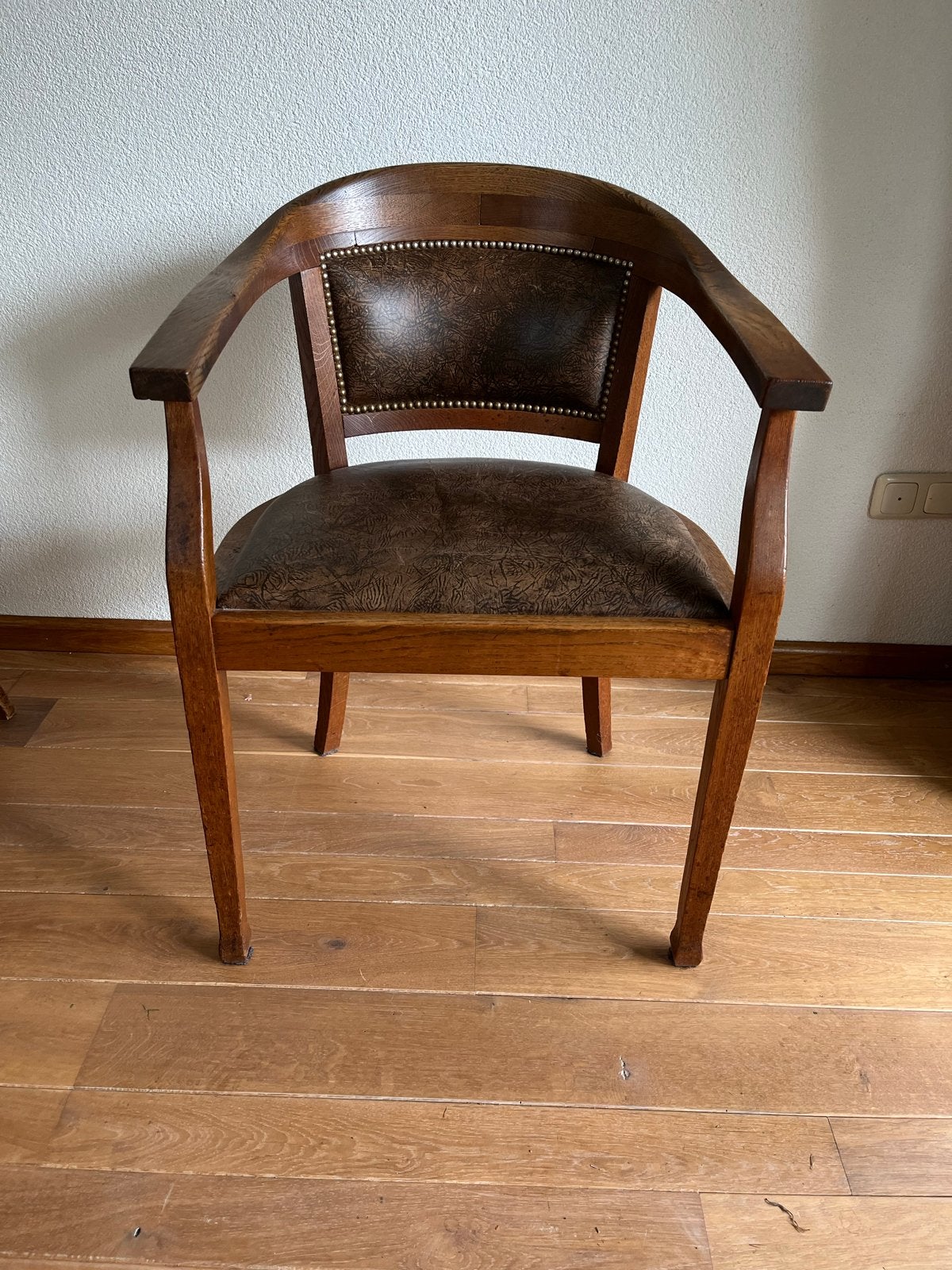 Houten stoel met lederen bekleding, Antiek en Kunst, Ophalen