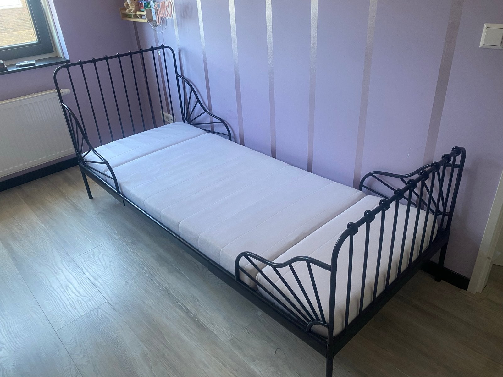 Uitschuifbaar bed Hemnes stijl, zwart metaal, incl. matras, Ophalen, Verstelbaar, Zwart, Tweepersoons