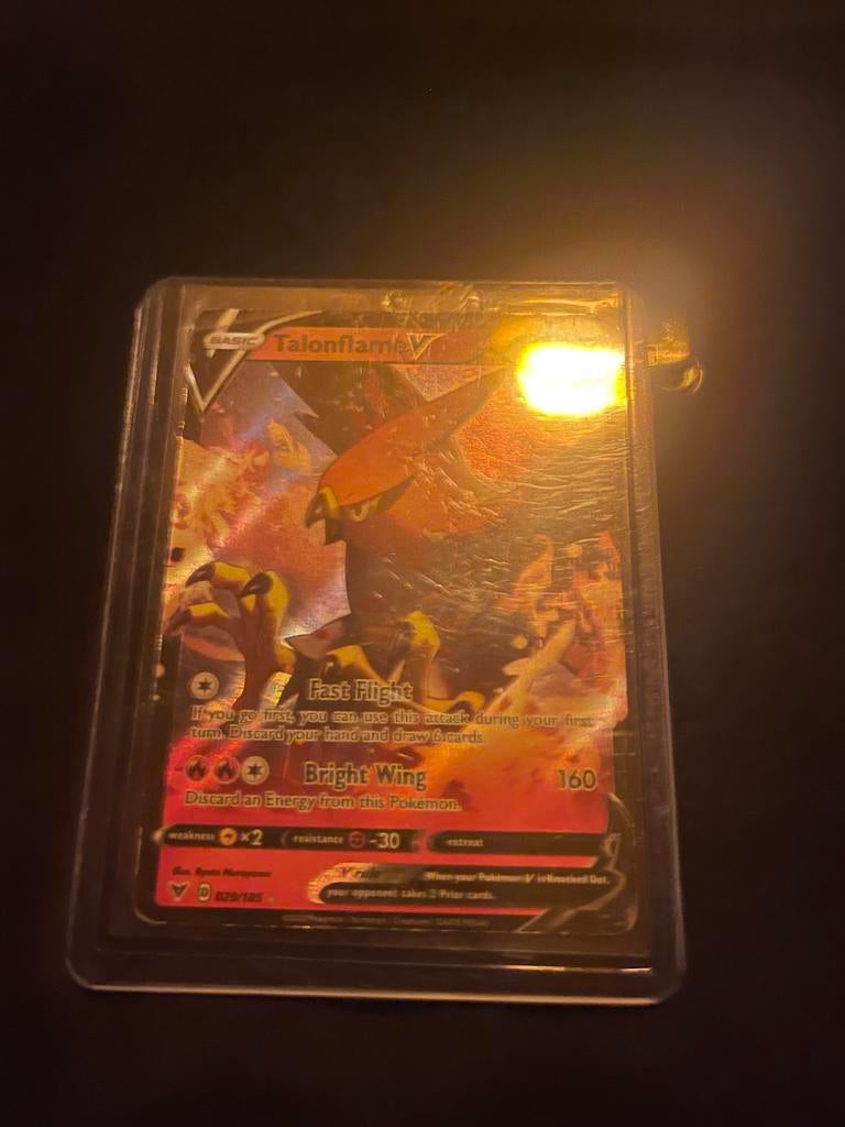 Pokémon kaart Talonflame V 029/185, Ophalen of Verzenden, Zo goed als nieuw, Losse kaart, Foil