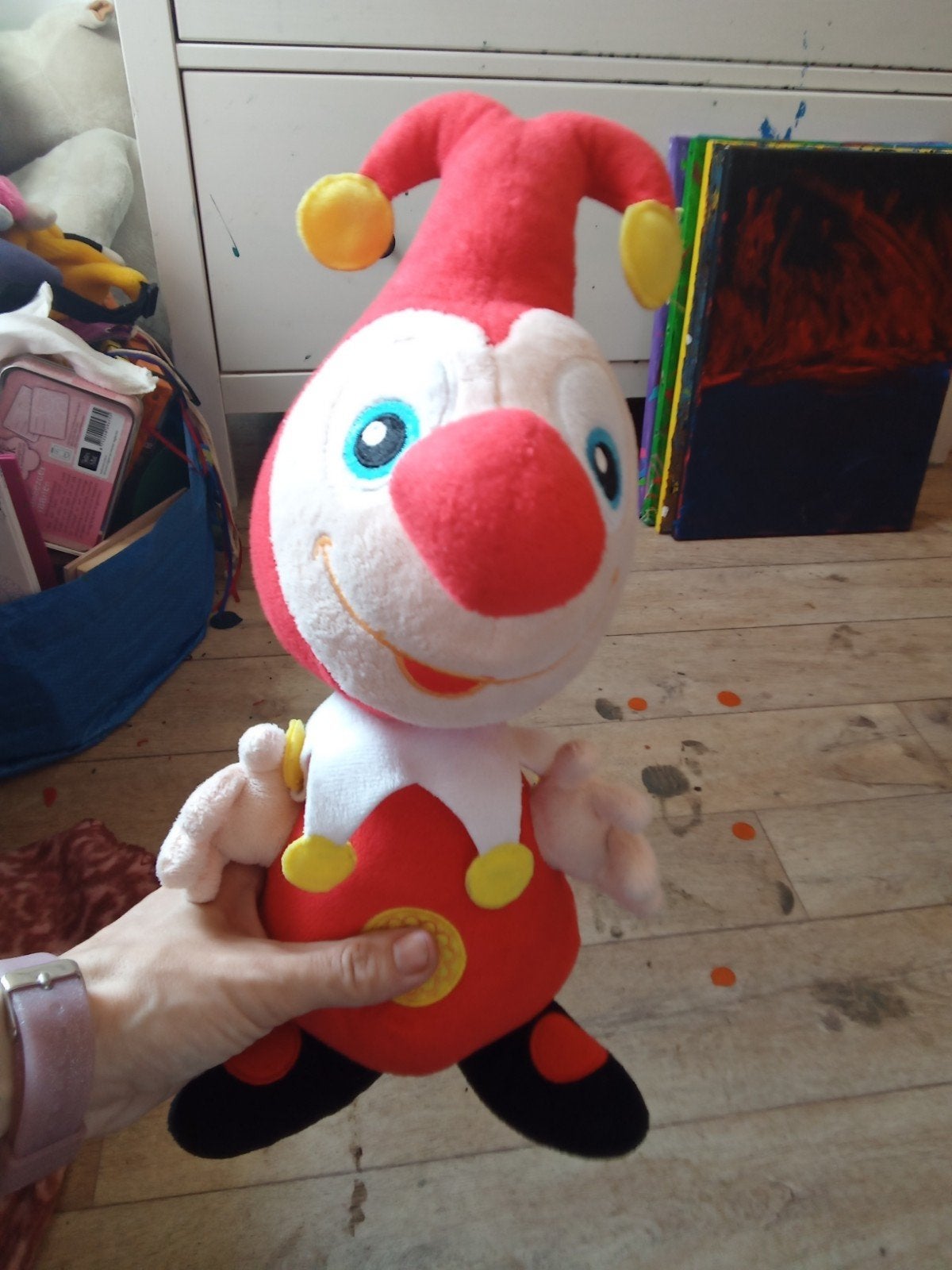 Jokie knuffel 35cm uit de Efteling rood geel blauw wit zwart, Verzamelen, Efteling, Ophalen of Verzenden, Nieuw, Overige typen