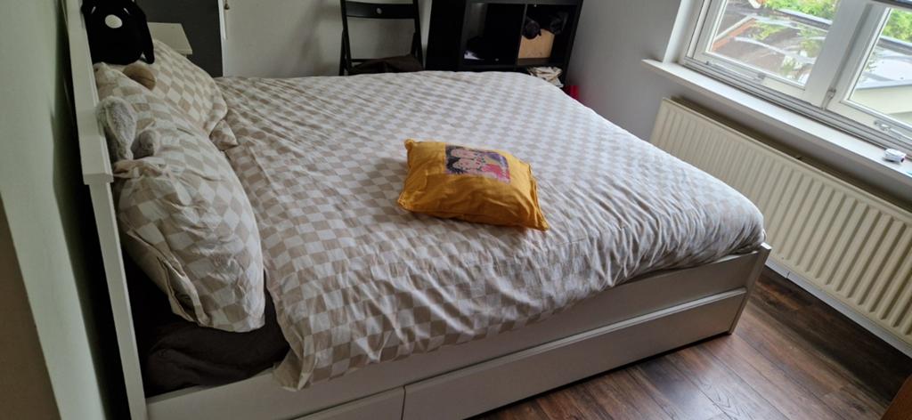 Bed wit met opberglades 140 cm breed, Dieren en Toebehoren, Ophalen of Verzenden, Zo goed als nieuw, Overige